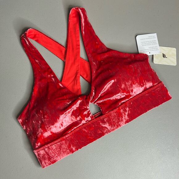 Fabletics Oasis Crushed Velvet Velour Twist Sports Bra Red Padded NWT Size Large - Picture 1 of 7